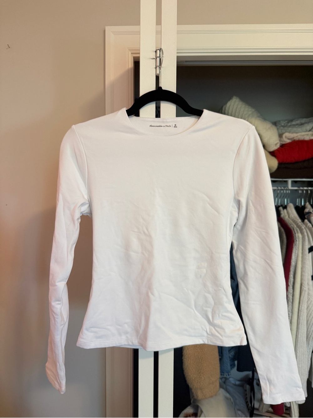 Abercrombie & Fitch Women's White Long-Sleeve Crewneck Top